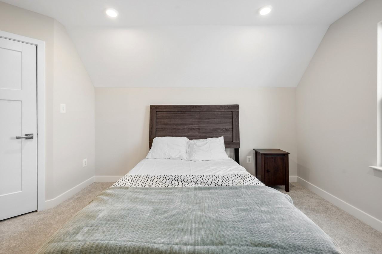 6147 Dock St - Photo 7 of 29