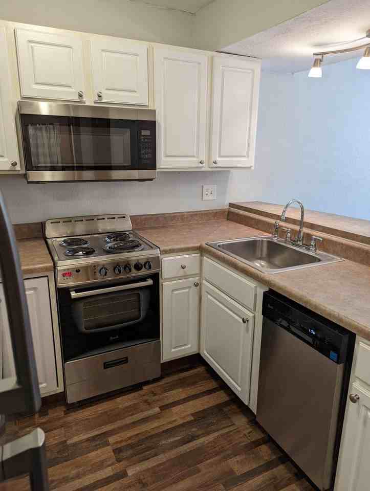 1505 W 25th Ct #B7 - Photo 3 of 16