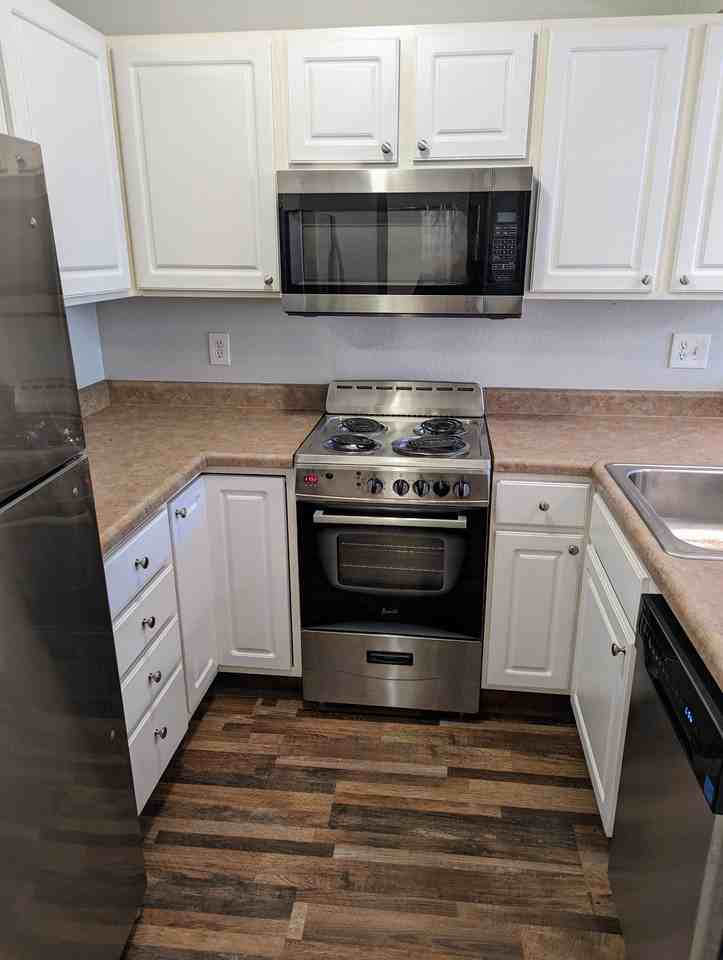 1505 W 25th Ct #B7 - Photo 4 of 16