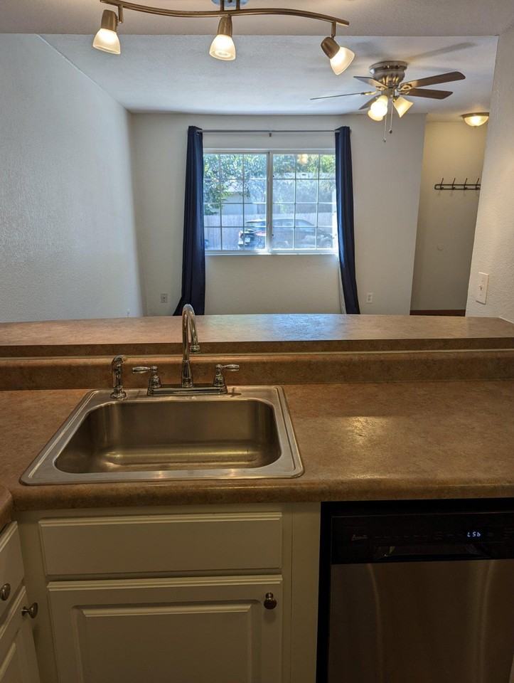 1505 W 25th Ct #B7 - Photo 6 of 16