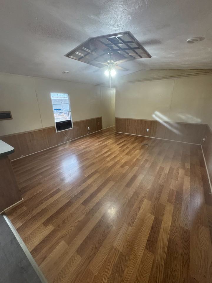 1418 Stamps St #1 - Photo 4 of 10