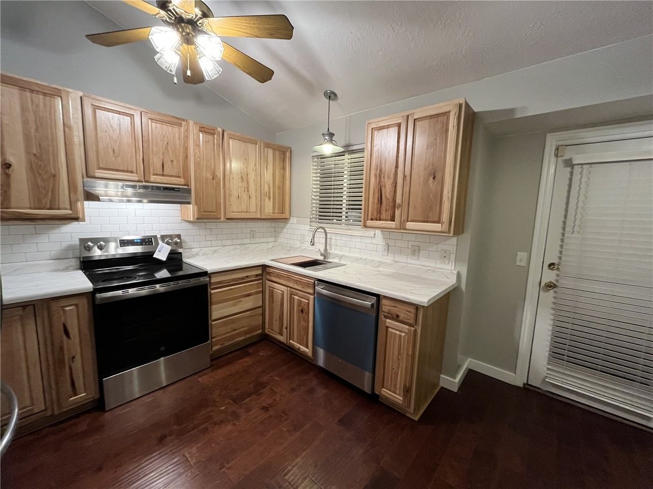 229 Wn - Photo 3 of 33