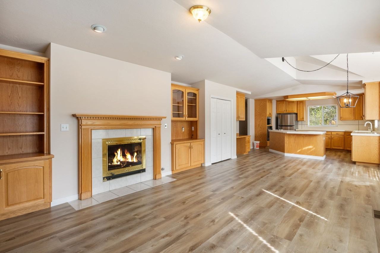 2365 E Creek Rd - Photo 4 of 45