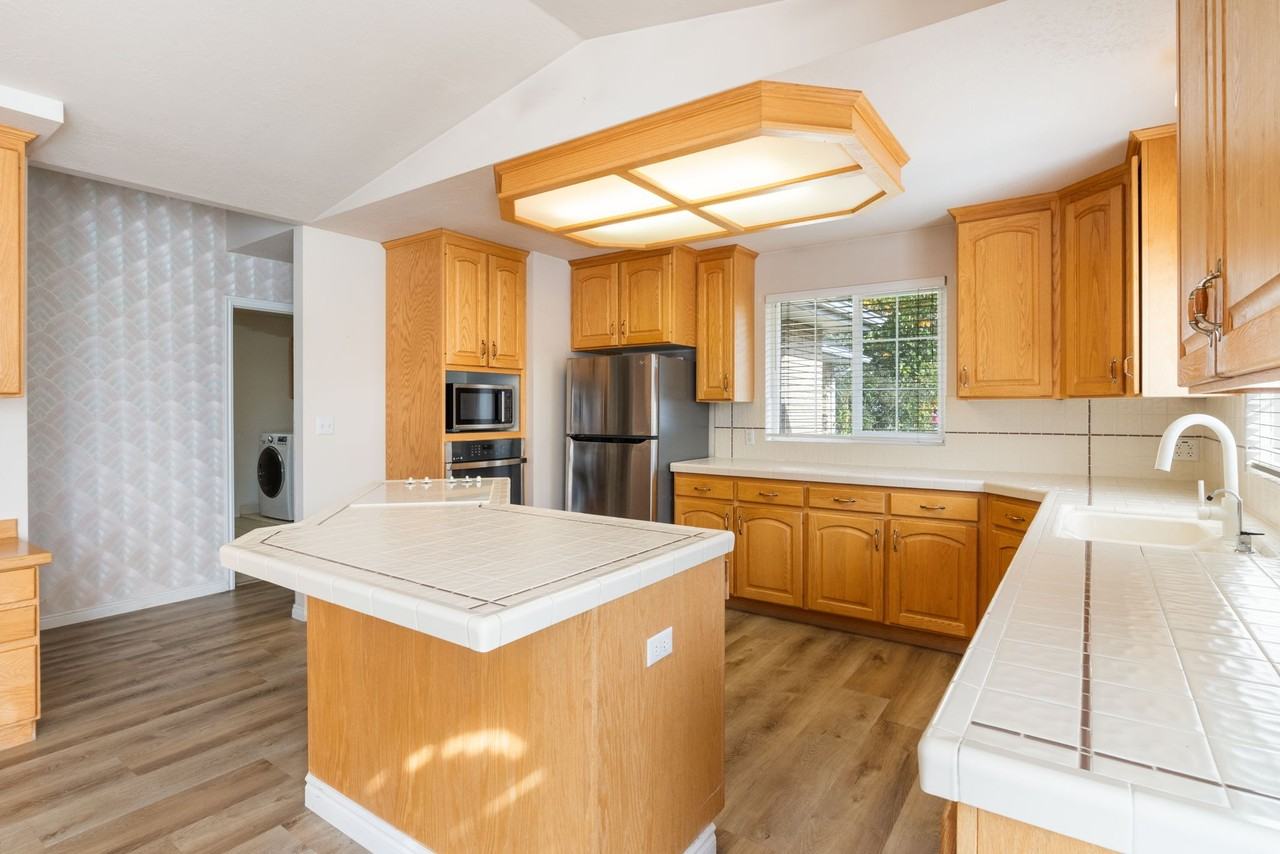 2365 E Creek Rd - Photo 6 of 45