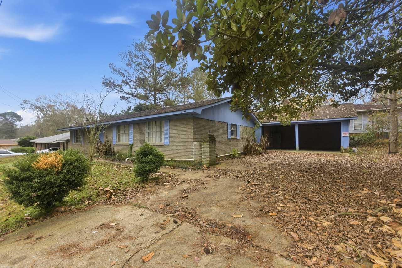 919 25th St #1 - Photo 2 of 14