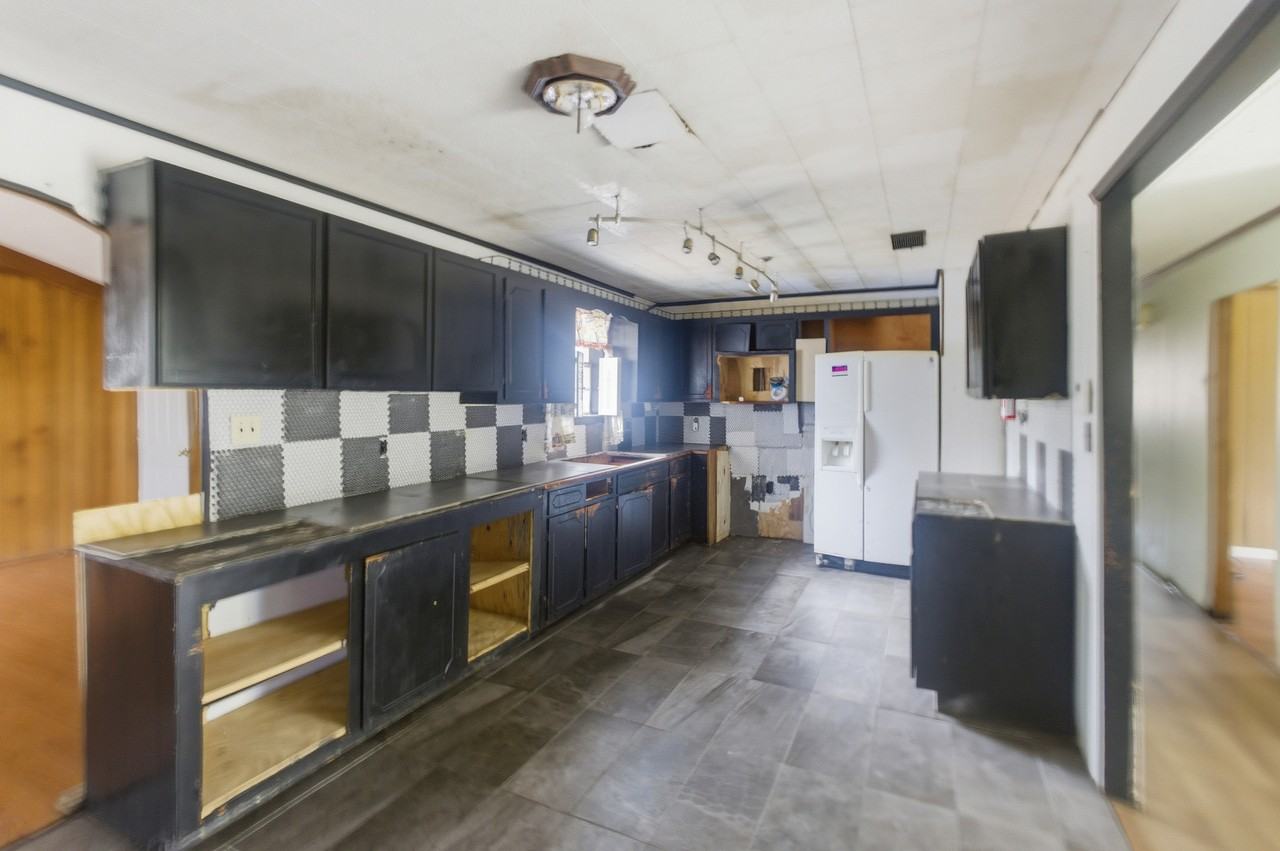 919 25th St #1 - Photo 4 of 14