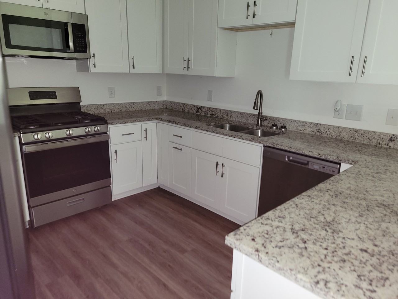 2212 Gardenview Ct #1 - Photo 2 of 3