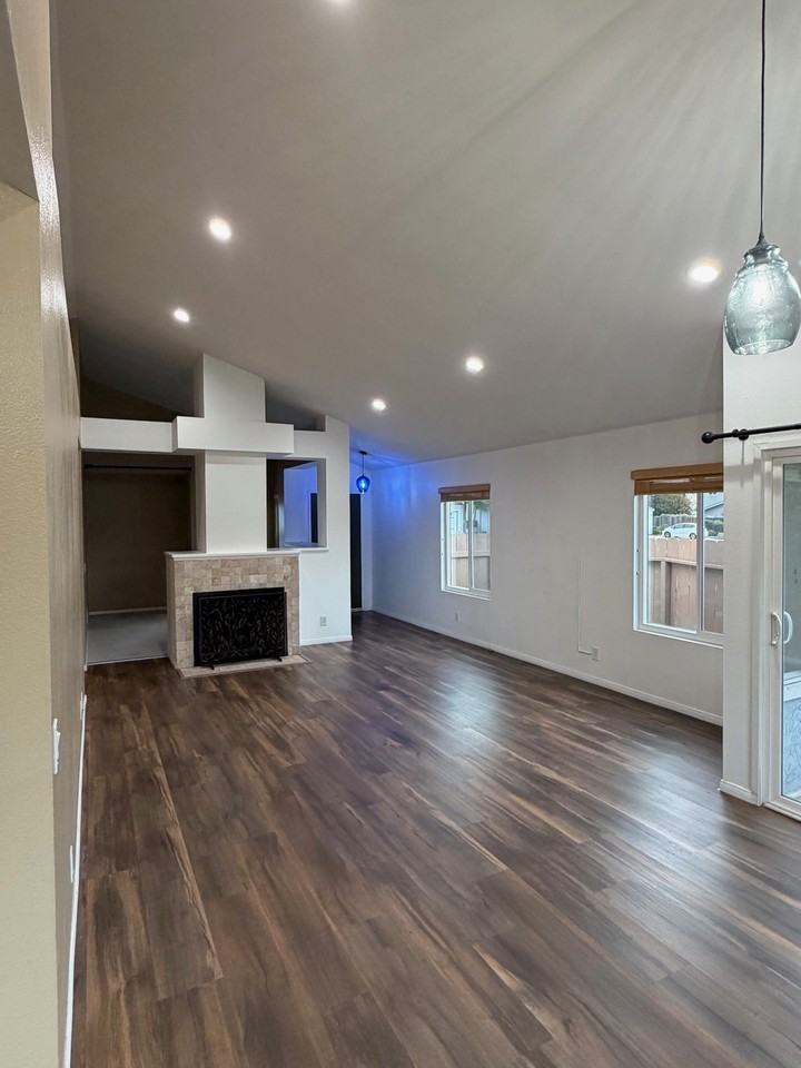 1845 Blackhawk Ave #1 - Photo 4 of 20