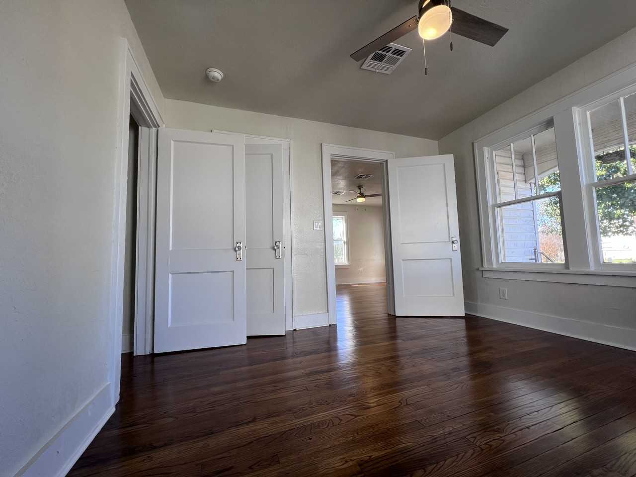 1008 Nw 31st St #1 - Photo 4 of 21