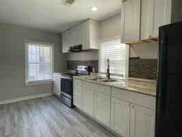 featured image of 290 Henry St Se #D