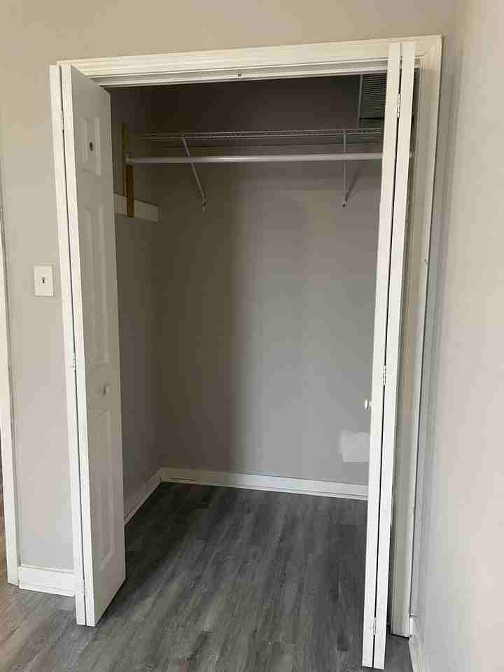 290 Henry St Se #D - Photo 5 of 13