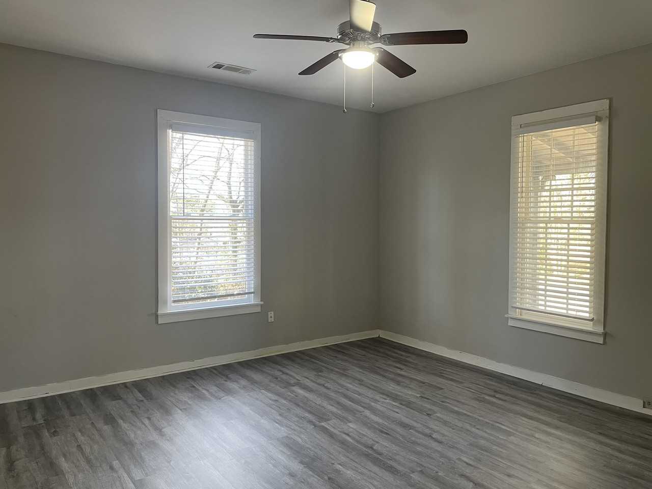 290 Henry St Se #D - Photo 6 of 13