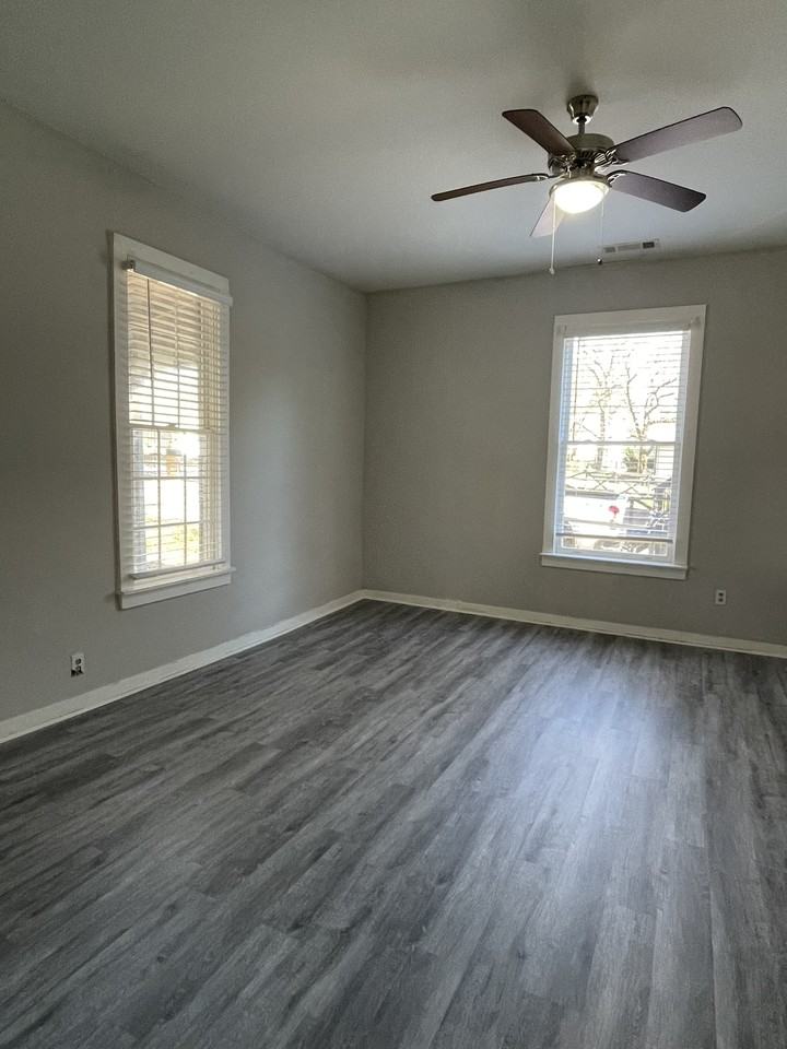 290 Henry St Se #D - Photo 7 of 13