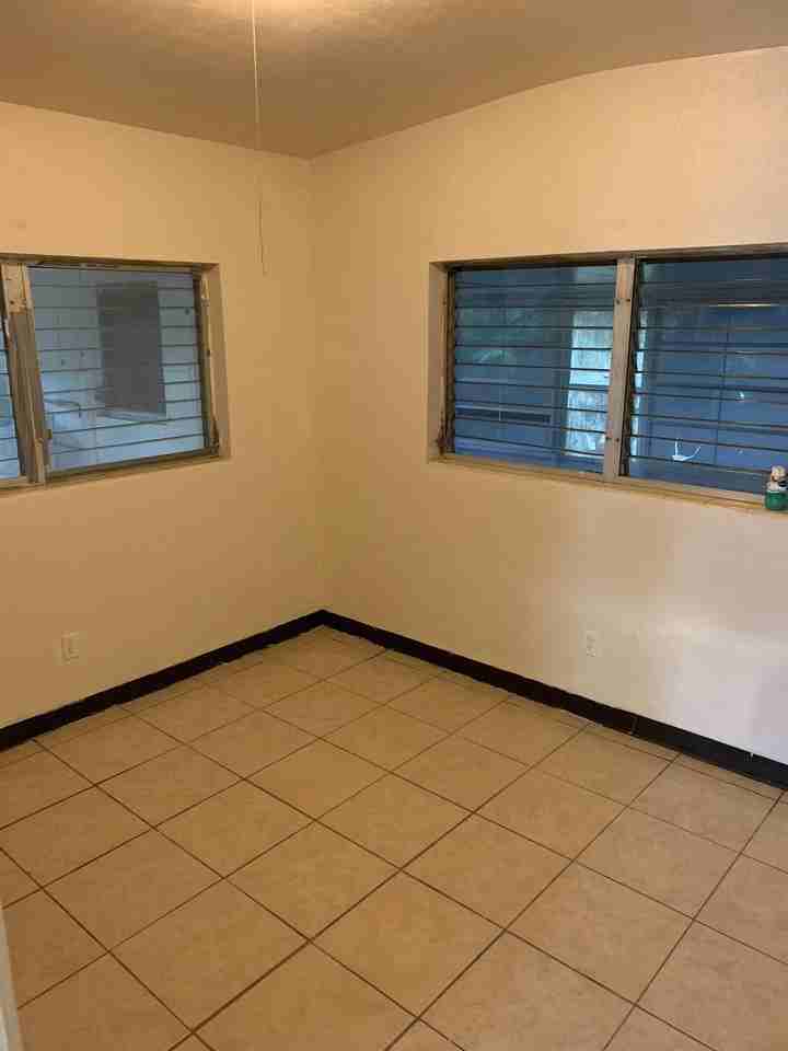 615 18th St #10 - Photo 5 of 6