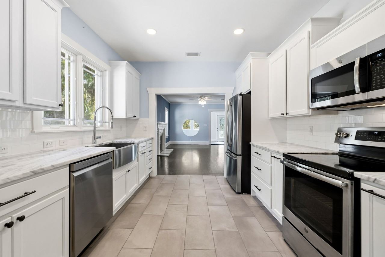 313 23rd Ave N #1 - Photo 3 of 42