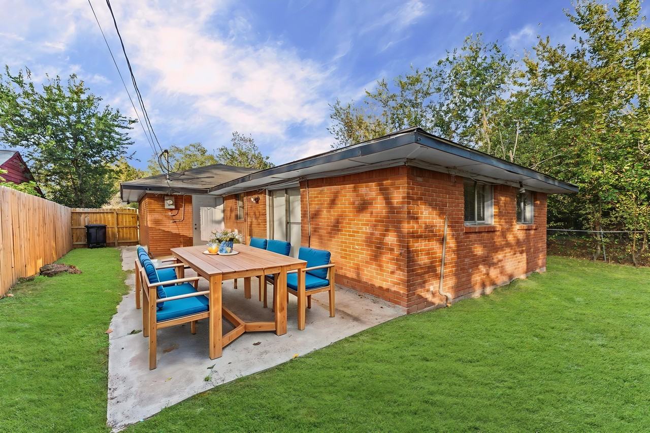 3034 Akard St #1 - Photo 5 of 25