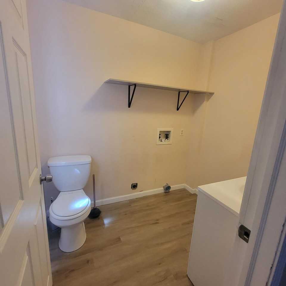 419 Sheridan St #1 - Photo 5 of 12