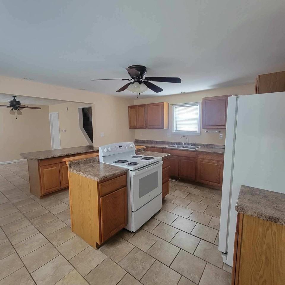 419 Sheridan St #1 - Photo 6 of 12