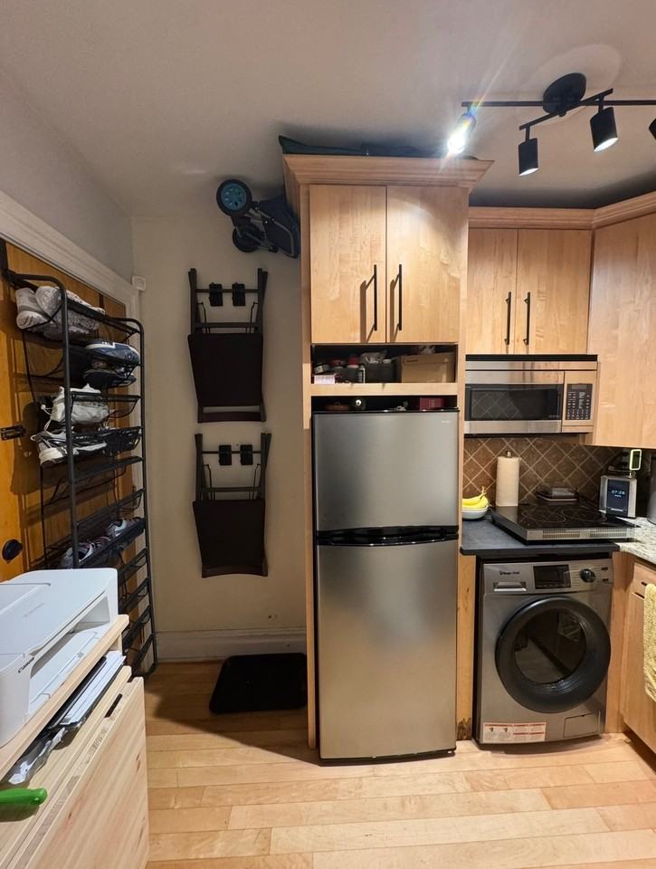 254 1st Street - 1Apt 1 #1 - Photo 2 of 10