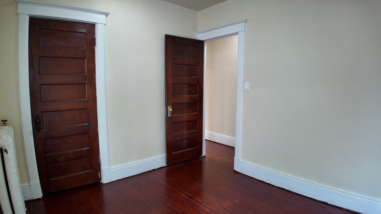 8 Morris Cres #2 - Photo 7 of 14