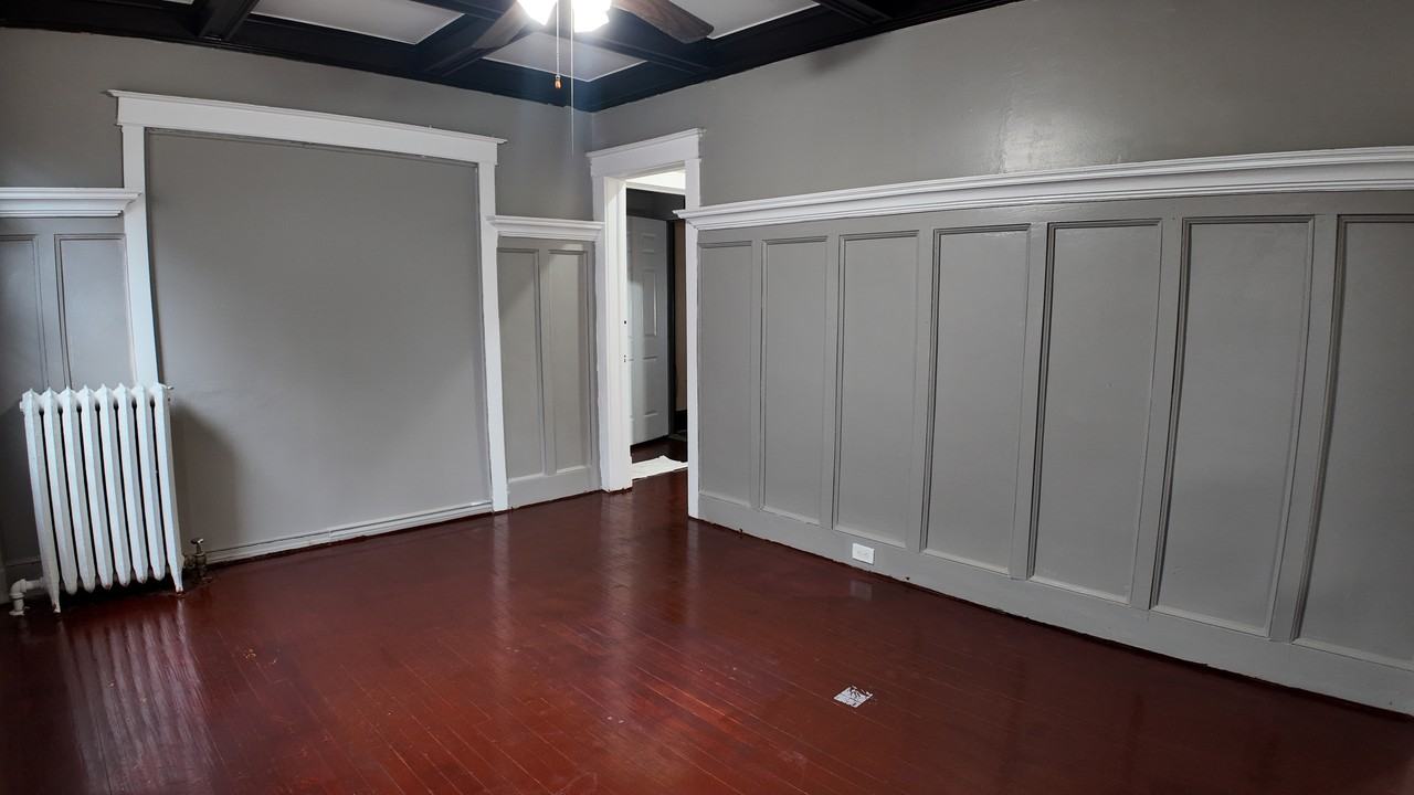 8 Morris Cres #2 - Photo 3 of 14