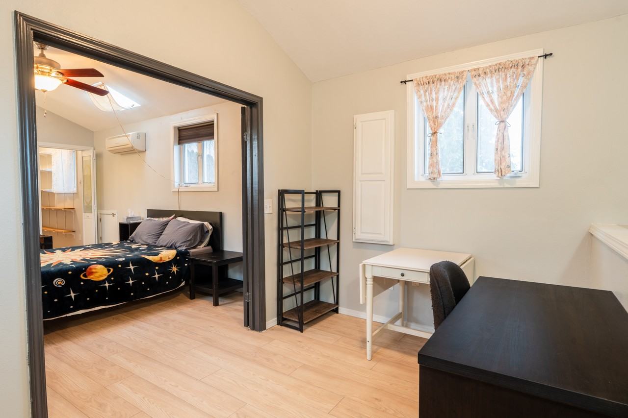 4106 Ne Senate St #1 - Photo 3 of 10