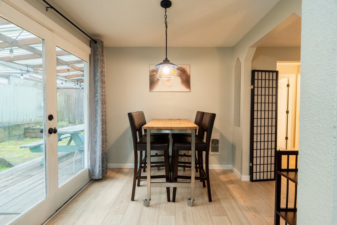 4106 Ne Senate St #1 - Photo 4 of 10