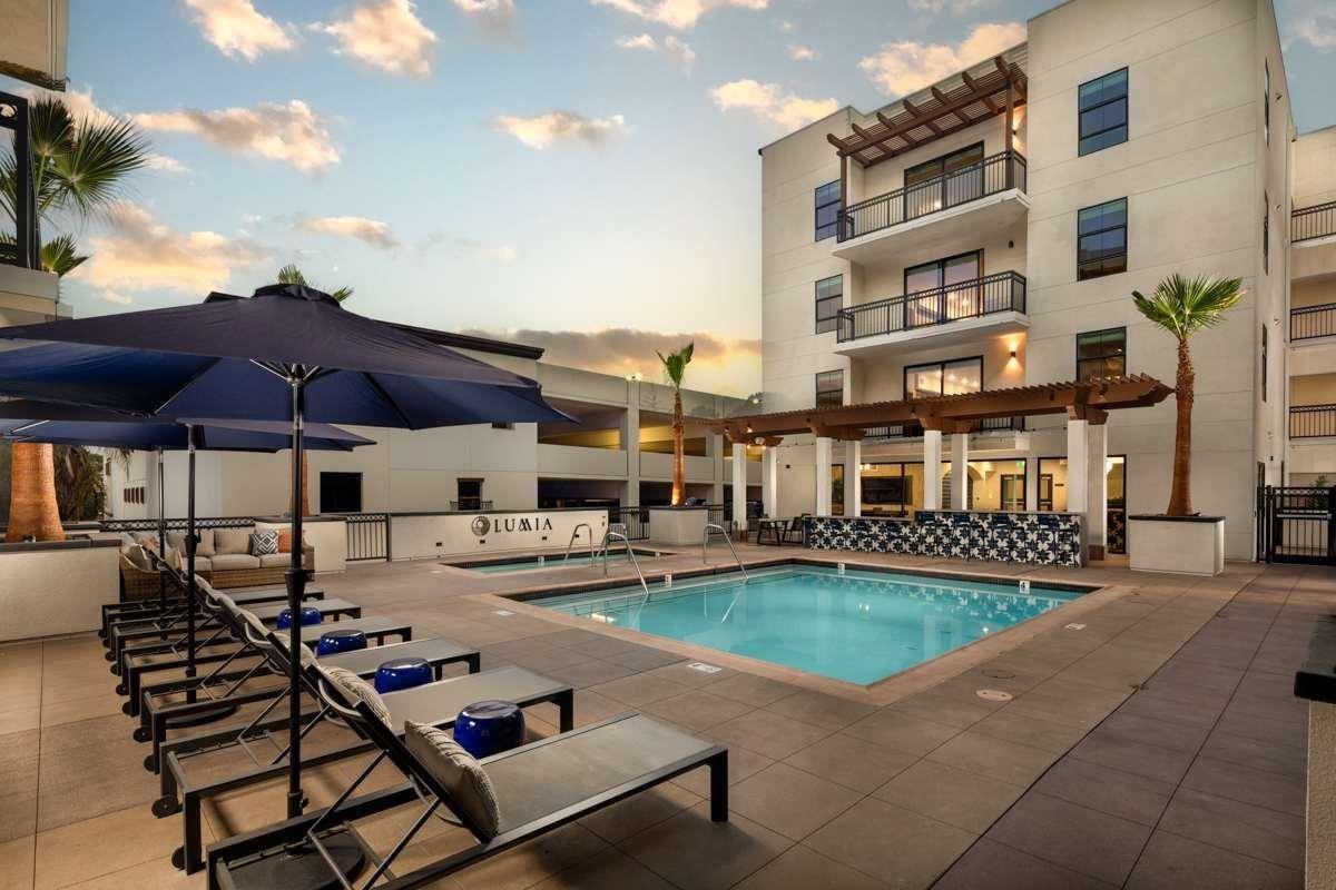 850 N Azusa Ave
