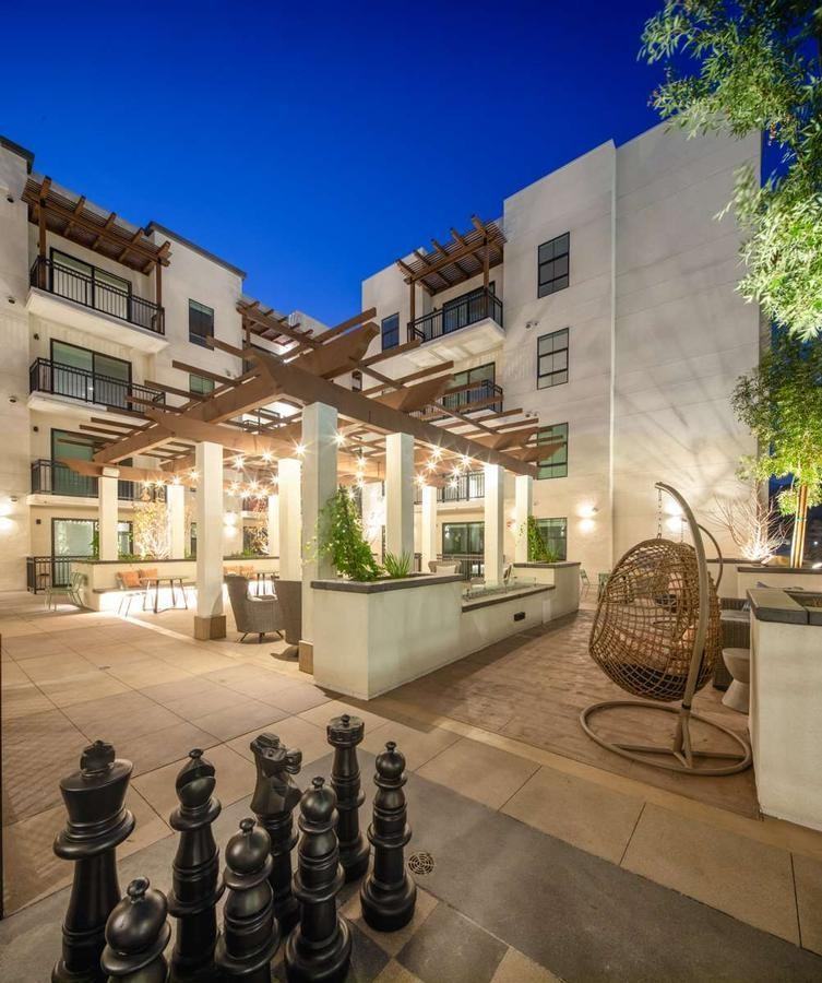 850 N Azusa Ave