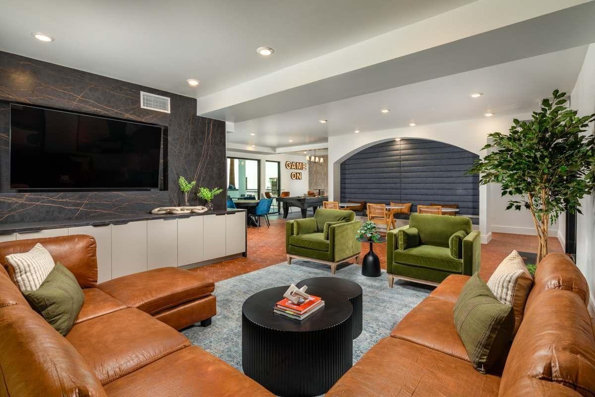 850 N Azusa Ave