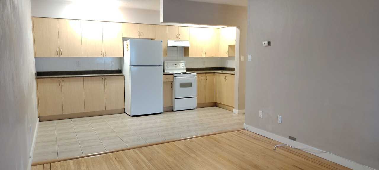 6709 Sussex Avenue - Photo 3 of 10