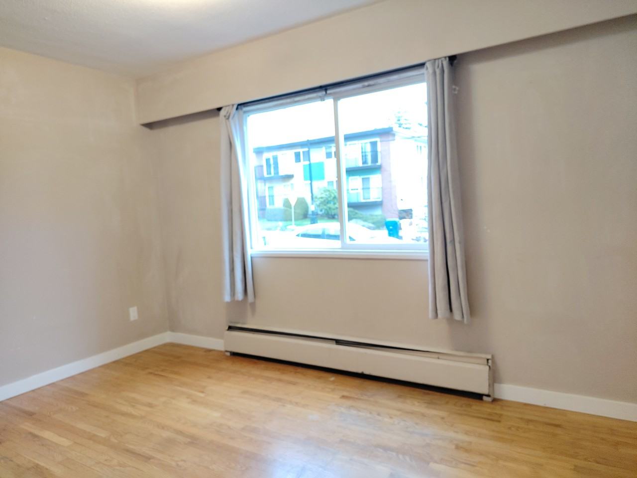 6709 Sussex Avenue - Photo 7 of 10