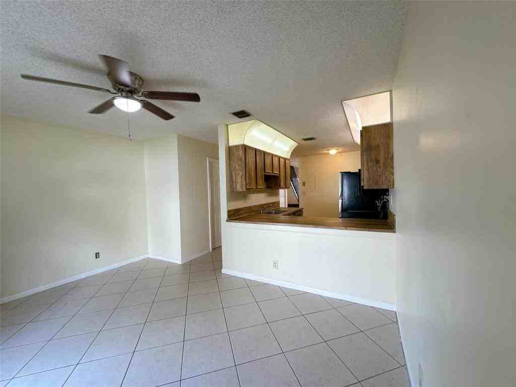 9784 Shadow Wood Blvd - Photo 2 of 10