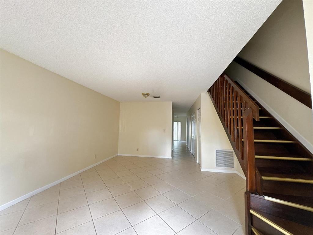 9784 Shadow Wood Blvd - Photo 3 of 10