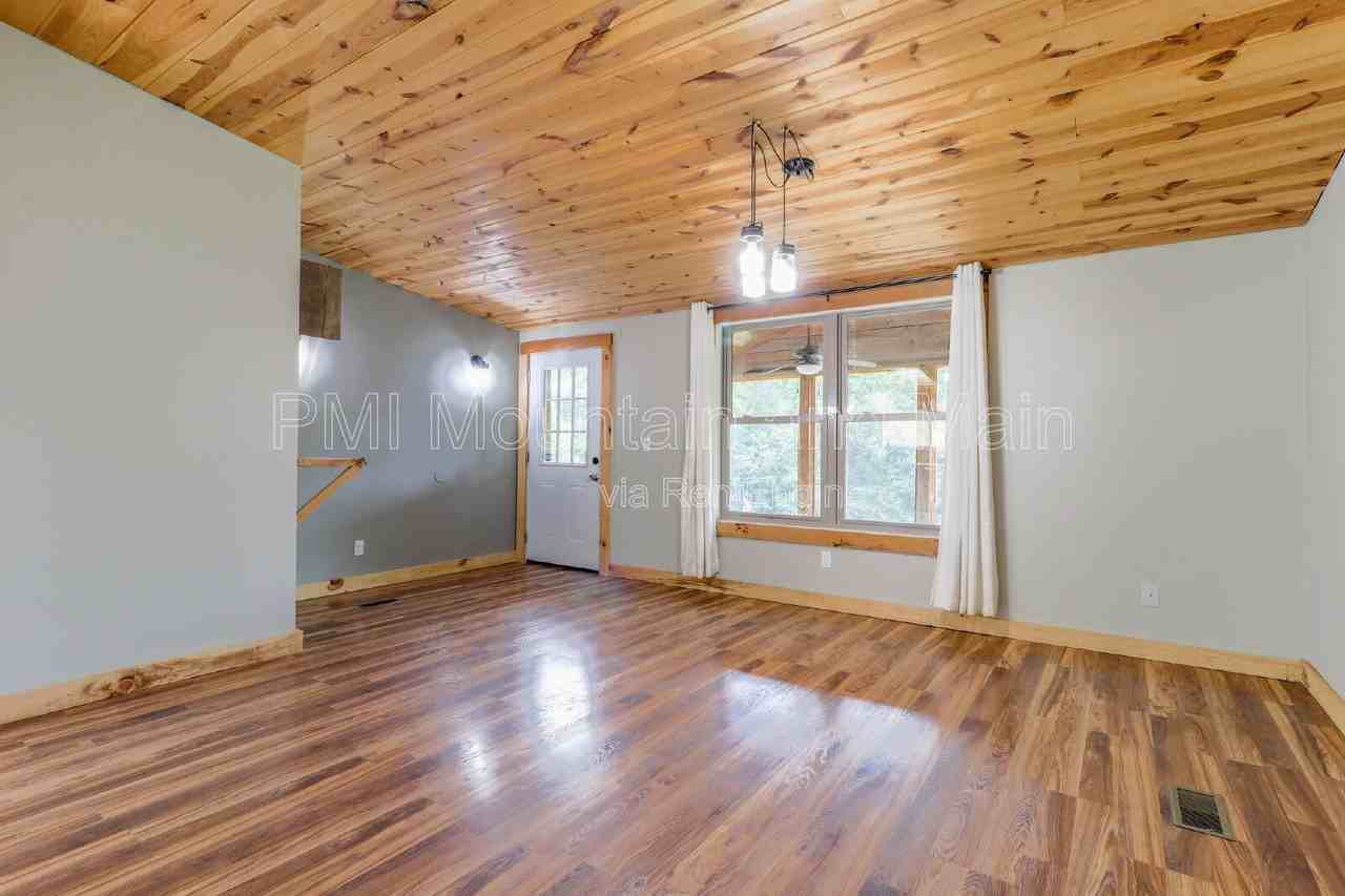 3113 Revere Rd - Photo 5 of 31