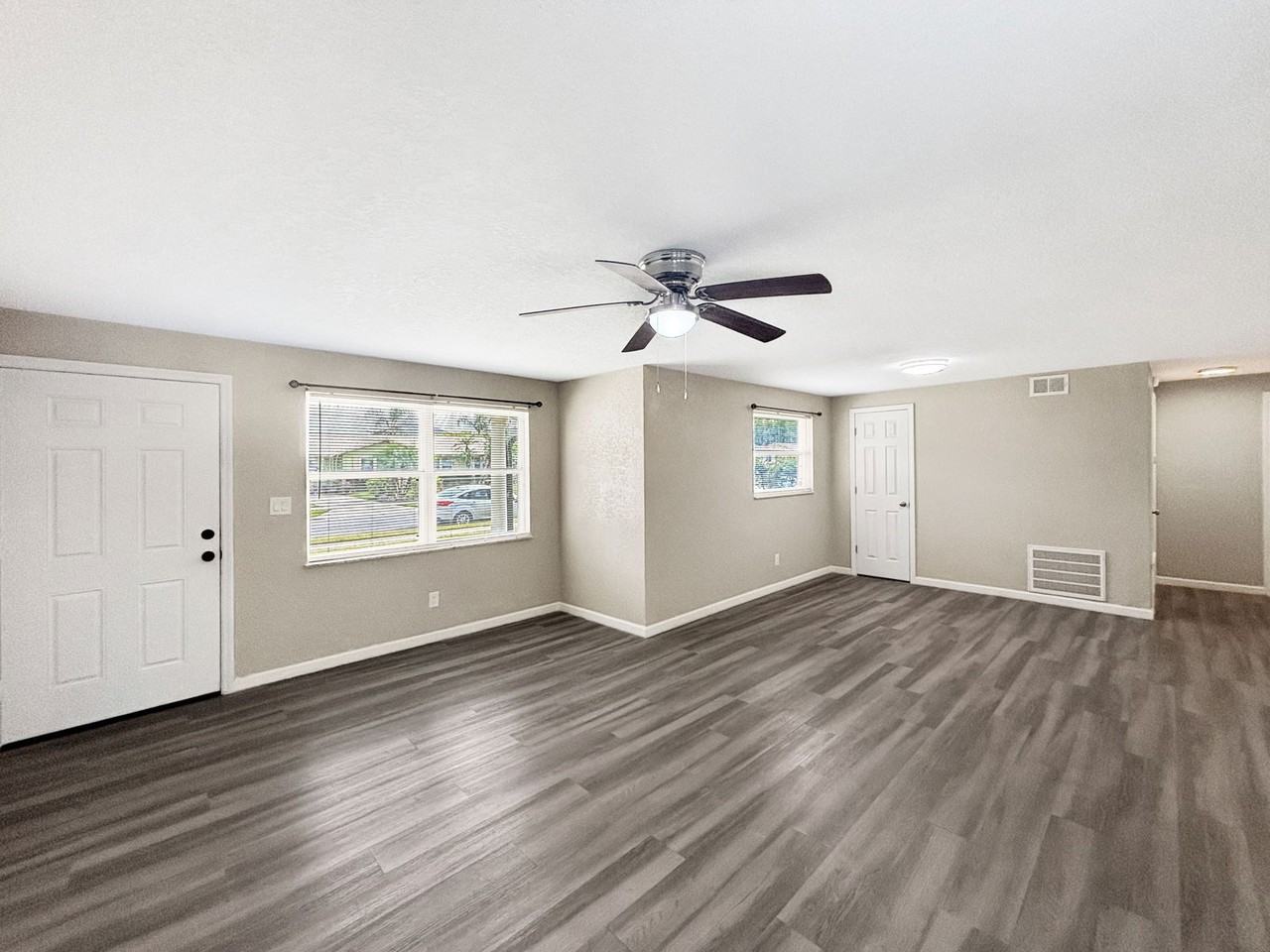 122 Drew Ave - Photo 3 of 28