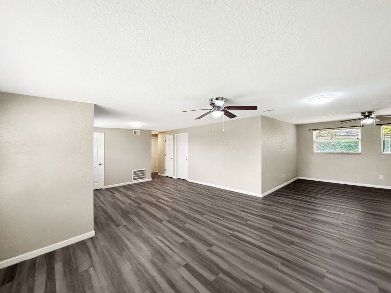 122 Drew Ave - Photo 5 of 28