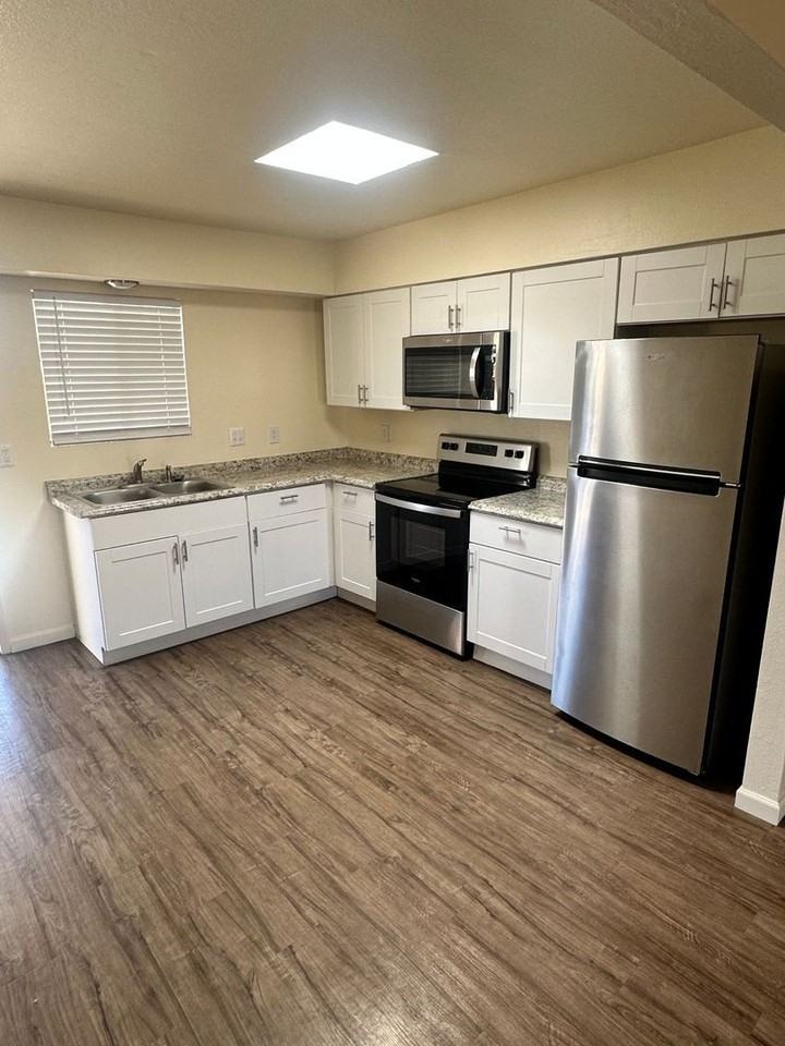 349 E Calle Arizona #1 - Photo 2 of 15