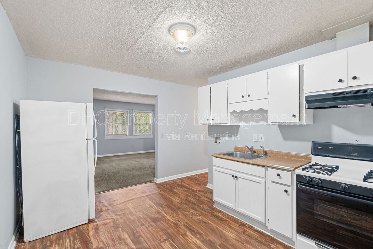 6501 Raymond Dr - Photo 3 of 11