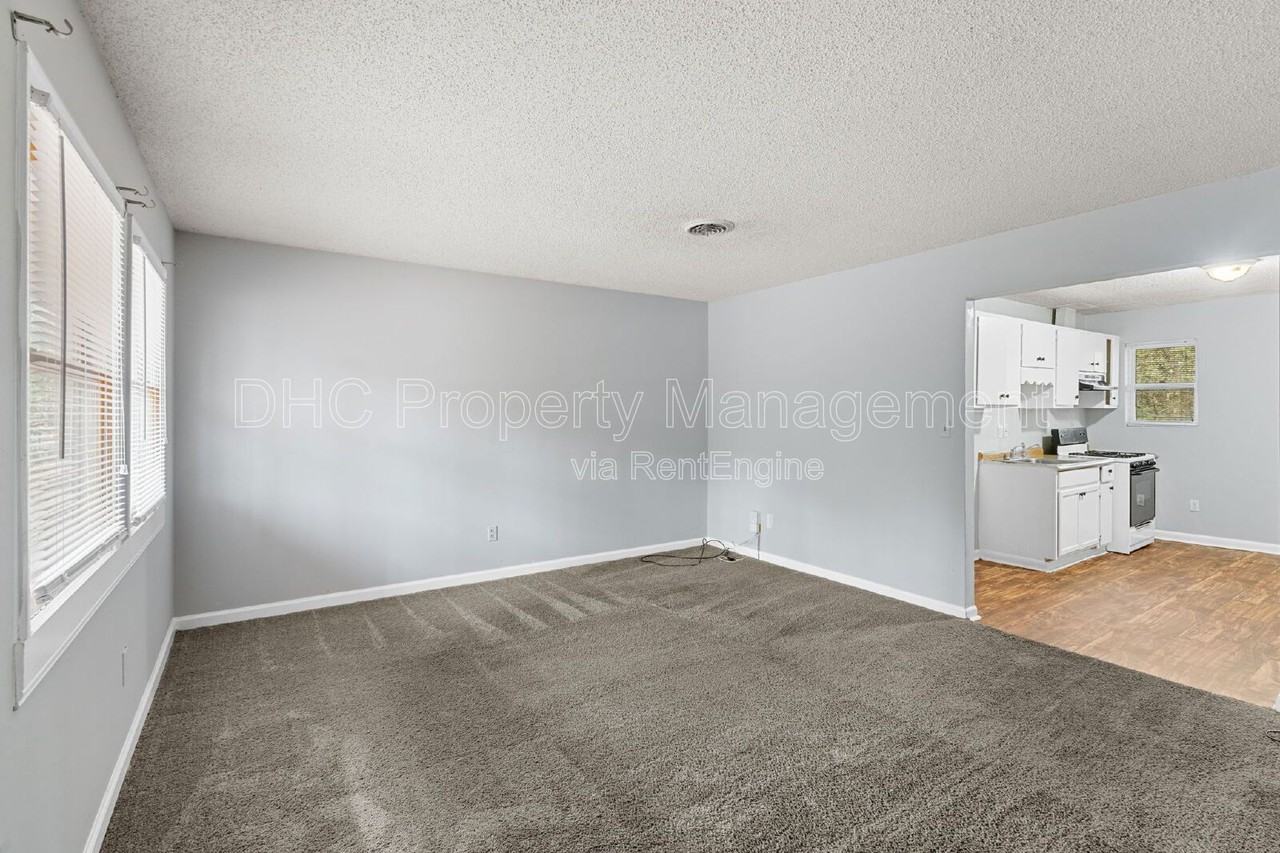 6501 Raymond Dr - Photo 5 of 11