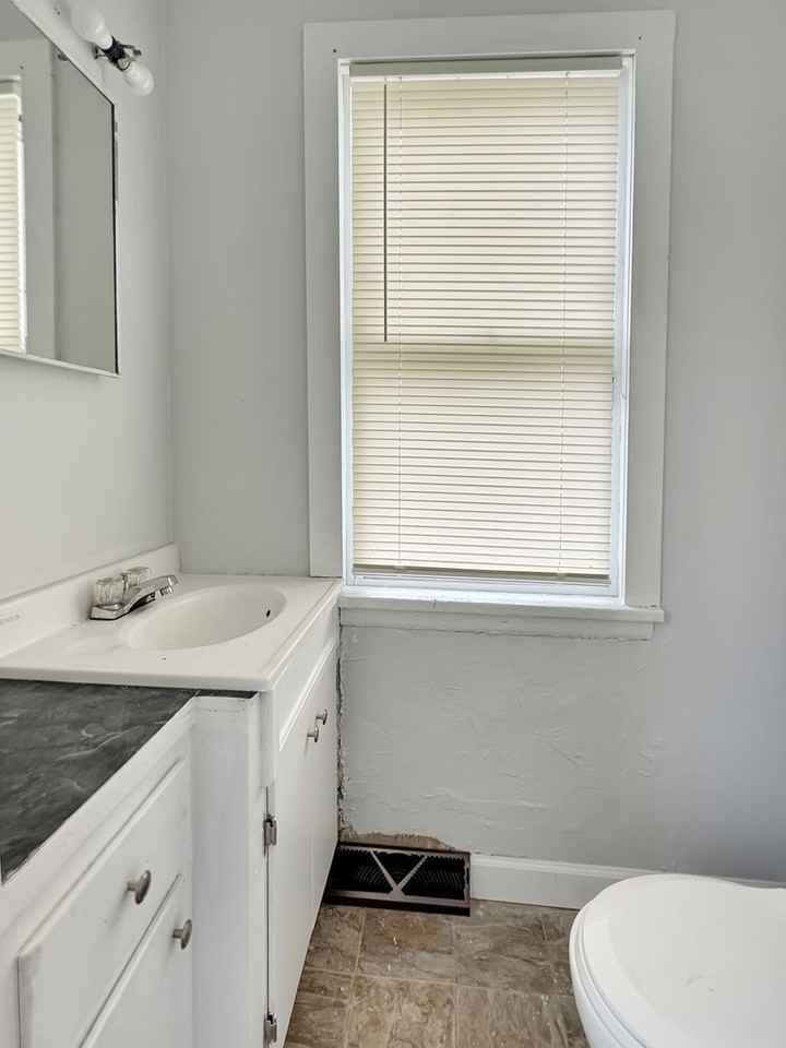 1068 Godfrey Ave Sw - Photo 5 of 10