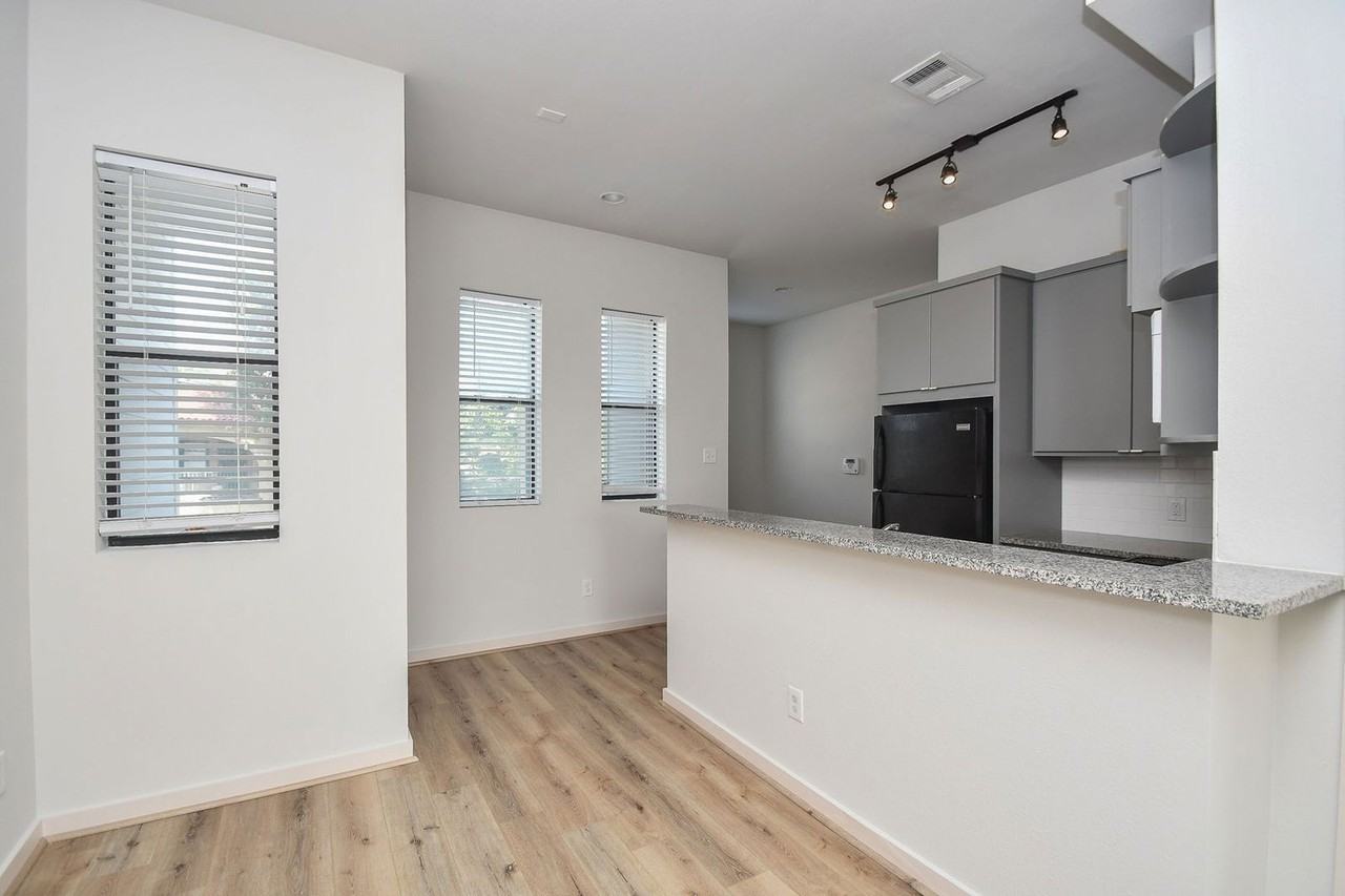 4108 Mckinney St - Photo 5 of 34