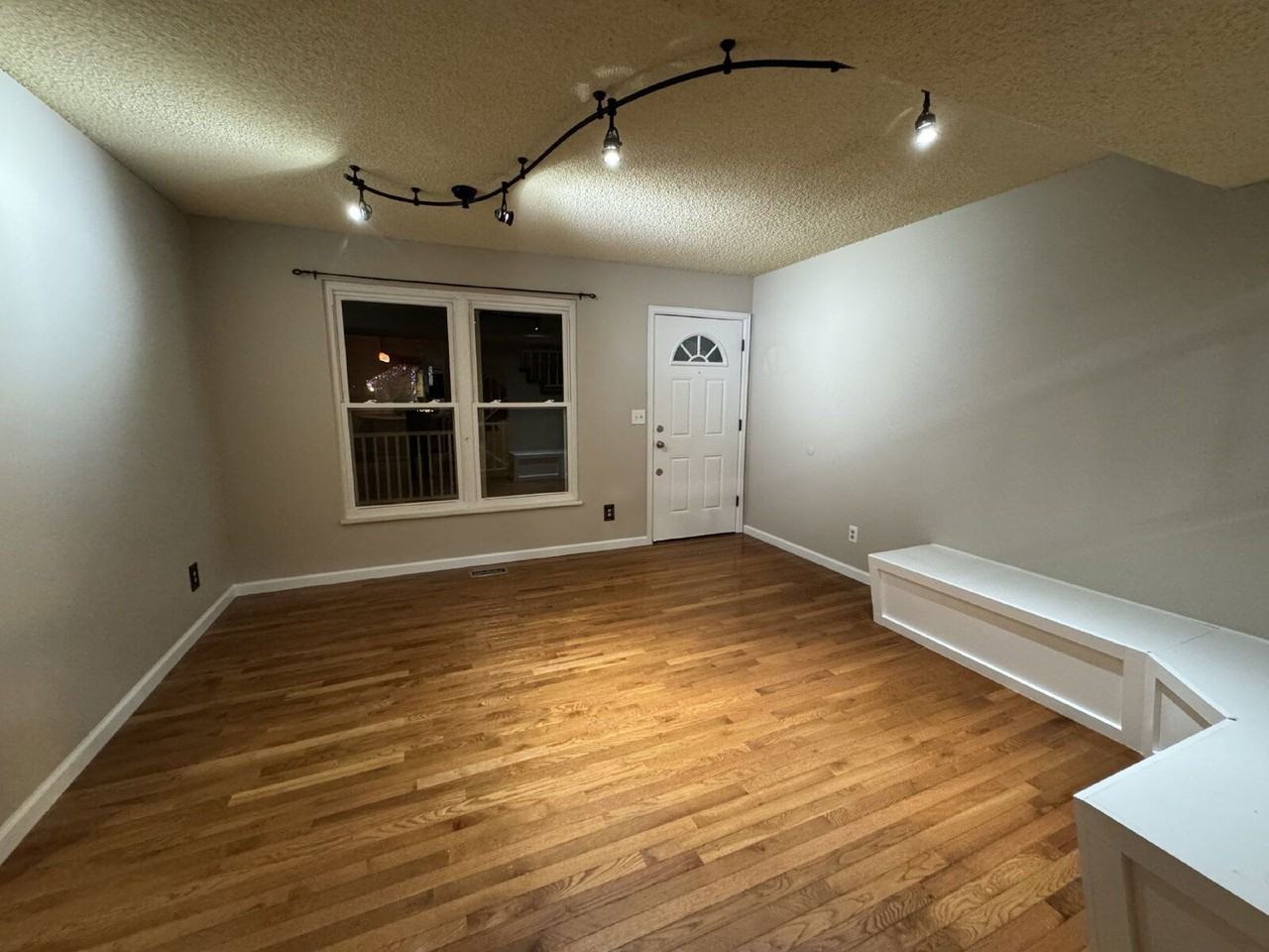 150 N Carlton St - Photo 4 of 27