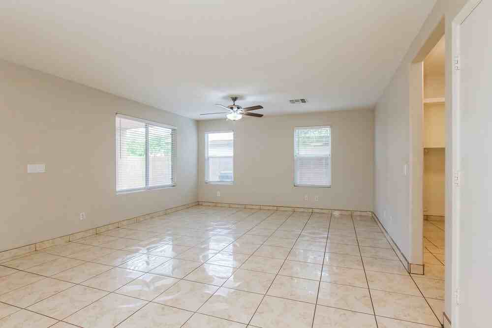 6632 W Watkins St - Photo 7 of 17