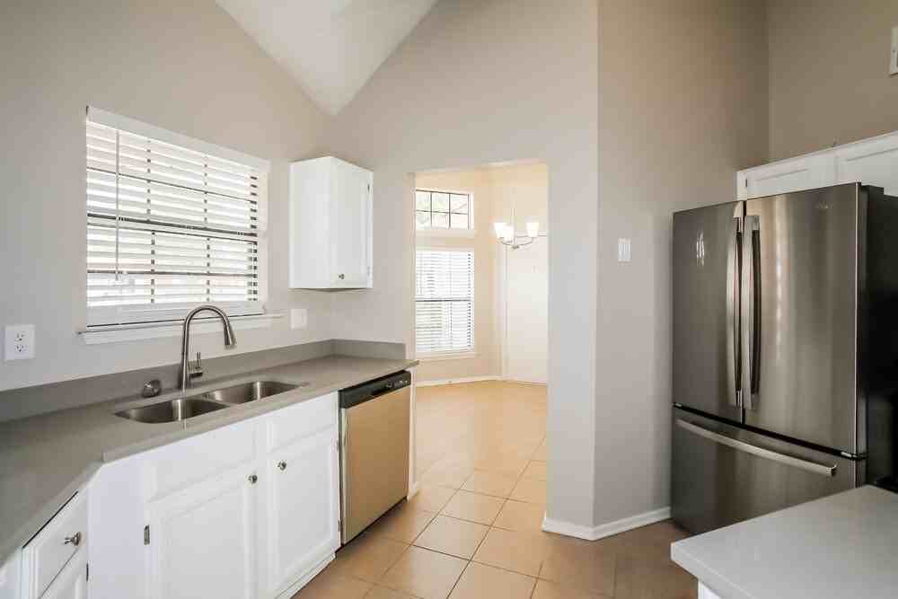 605 Cox St - Photo 7 of 16