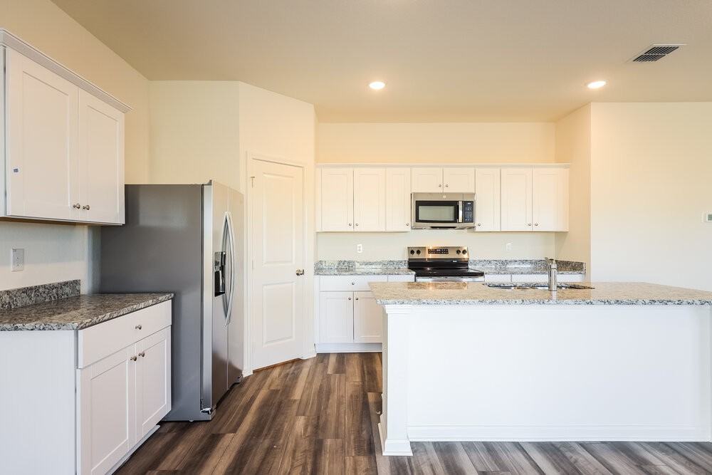 5827 Texas Palm Dr - Photo 7 of 17