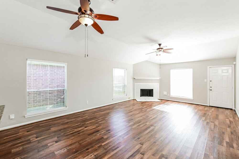 7457 Parkland Manor Dr - Photo 4 of 16