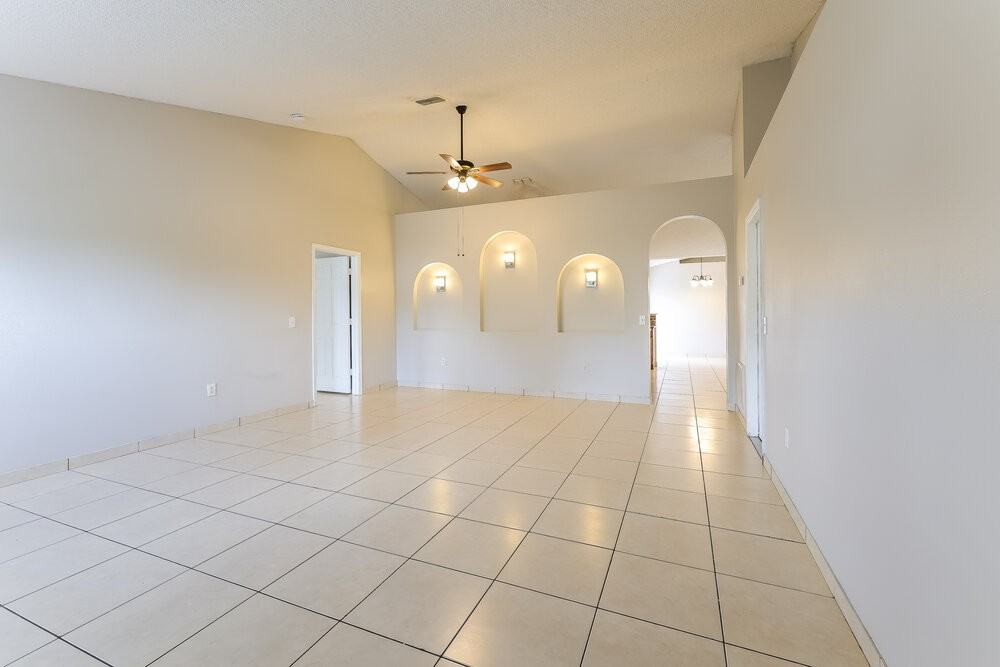 742 Paris Dr - Photo 3 of 16