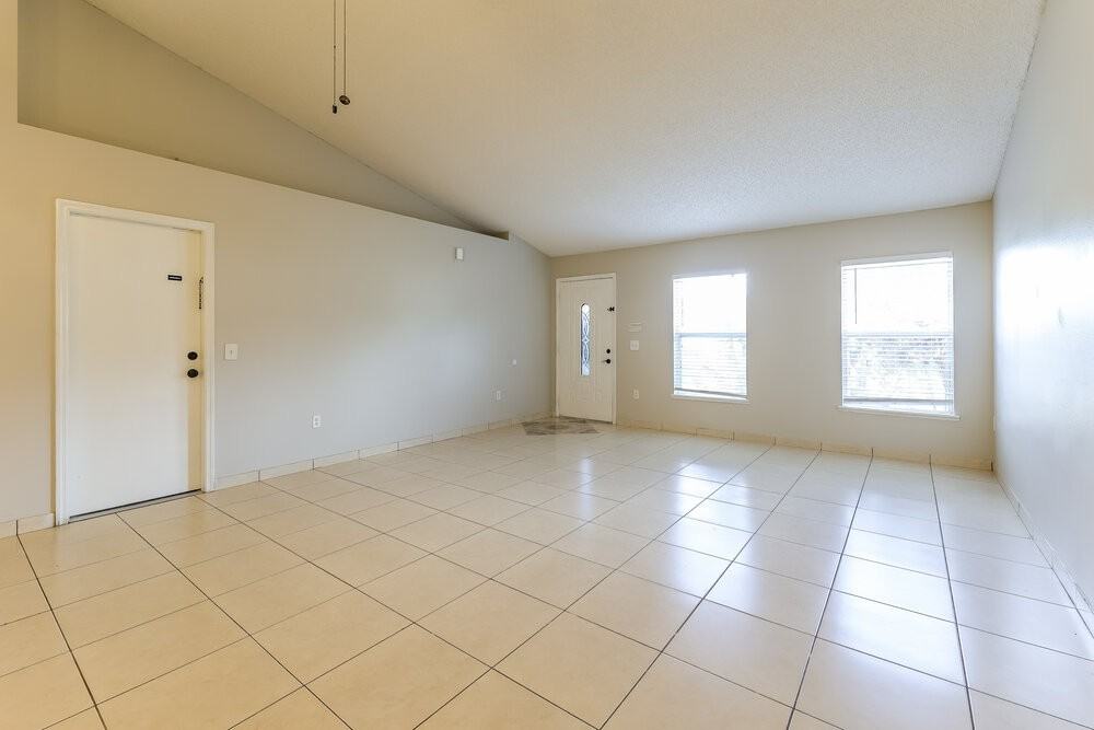 742 Paris Dr - Photo 5 of 16