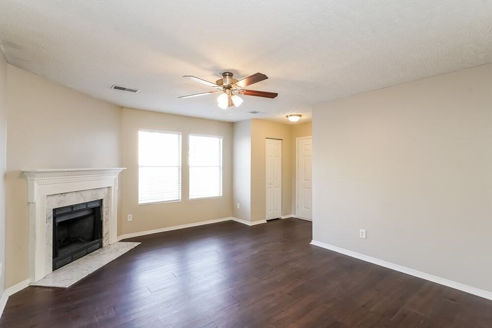 2109 Carlton Ln - Photo 3 of 16